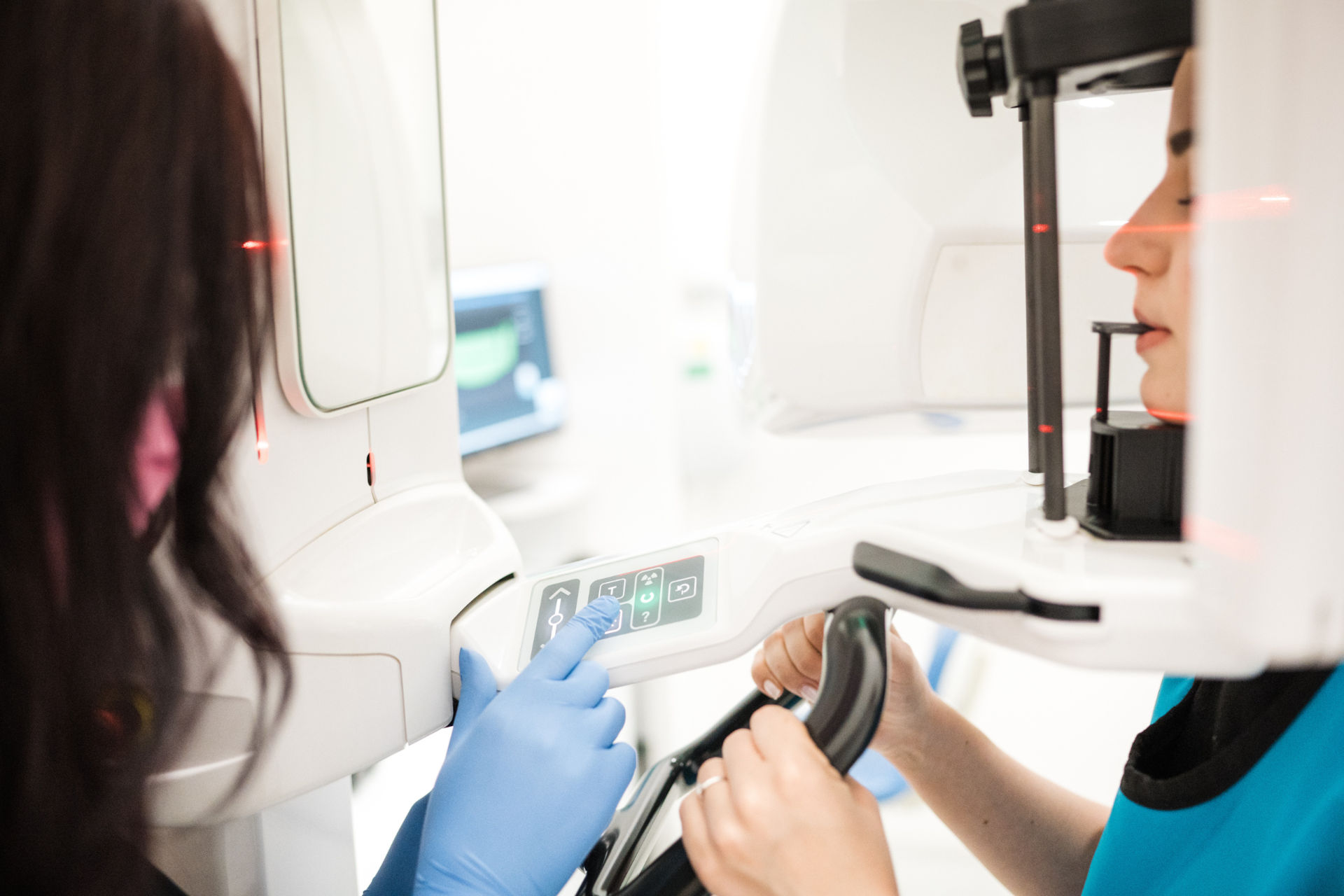 3D-CBCT- und Panorama-Röntgenaufnahmen