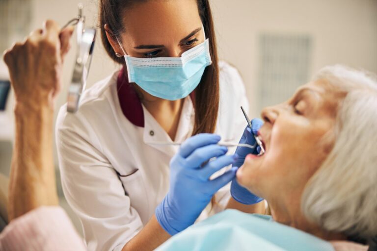 What does a Dental Hygienist do?